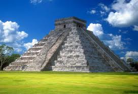 Tempio Maya di Kukulcan a Chichen Itzà (Messico, nord penisola dello Yucatan. L’edificio è noto anche come ”El Castillo”  (fonte: Wikipedia)