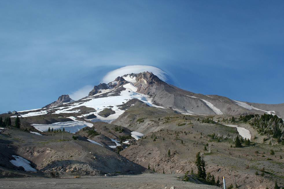 Il Mount Hood nelle Oregon Cascades non ha una storia altamente esplosiva (credit: Alison M Koleszar)